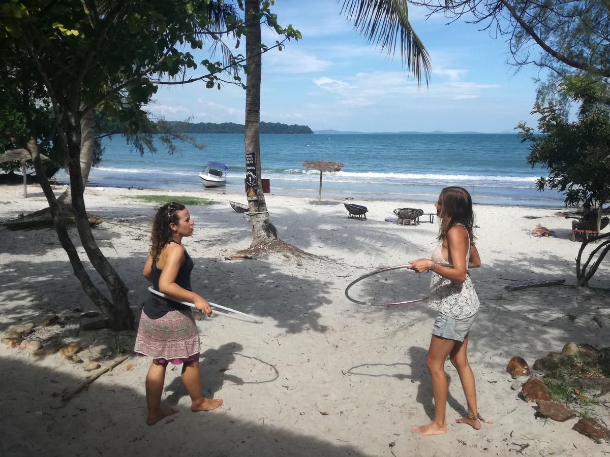 The Last Point Hostel Koh Ta Kiev Exteriör bild