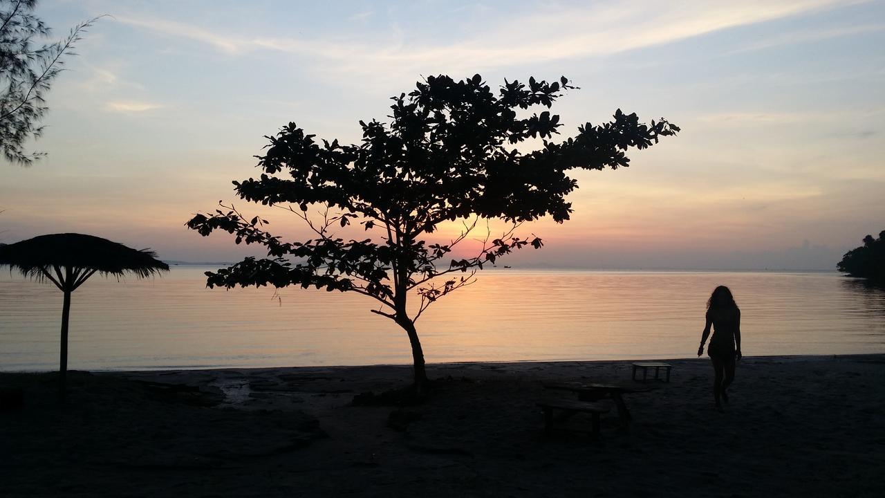 The Last Point Hostel Koh Ta Kiev Exteriör bild