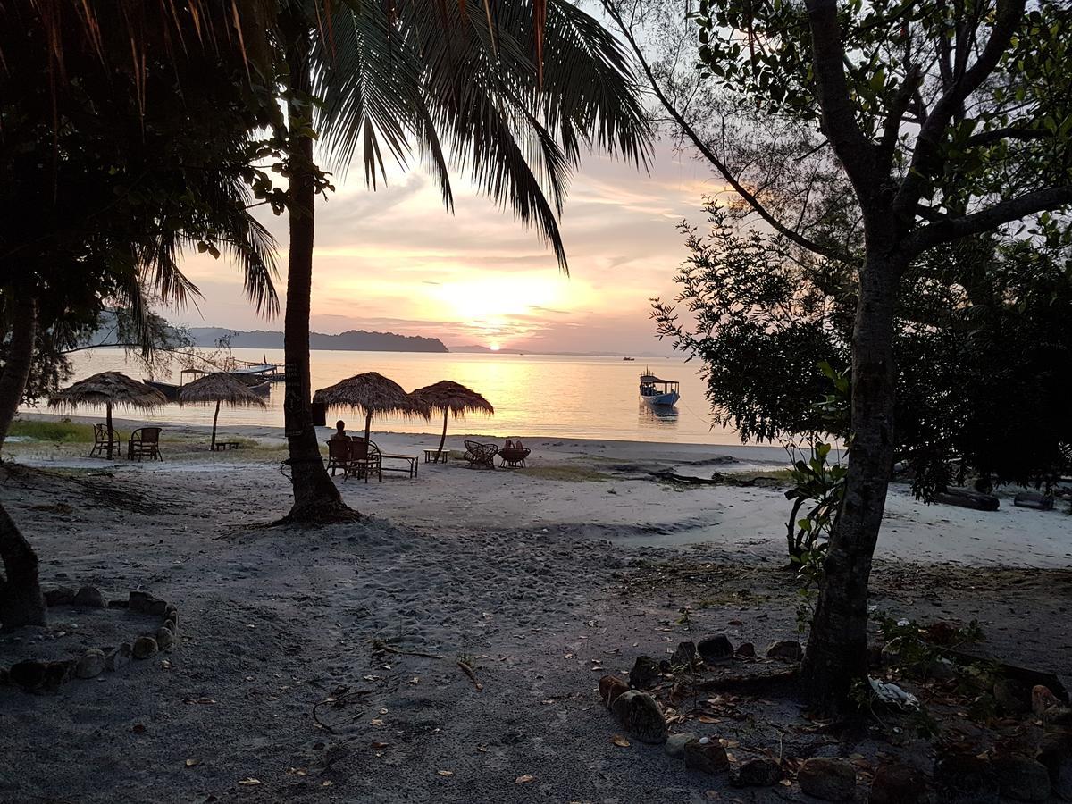The Last Point Hostel Koh Ta Kiev Exteriör bild