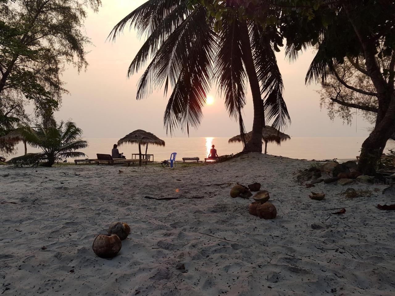 The Last Point Hostel Koh Ta Kiev Exteriör bild