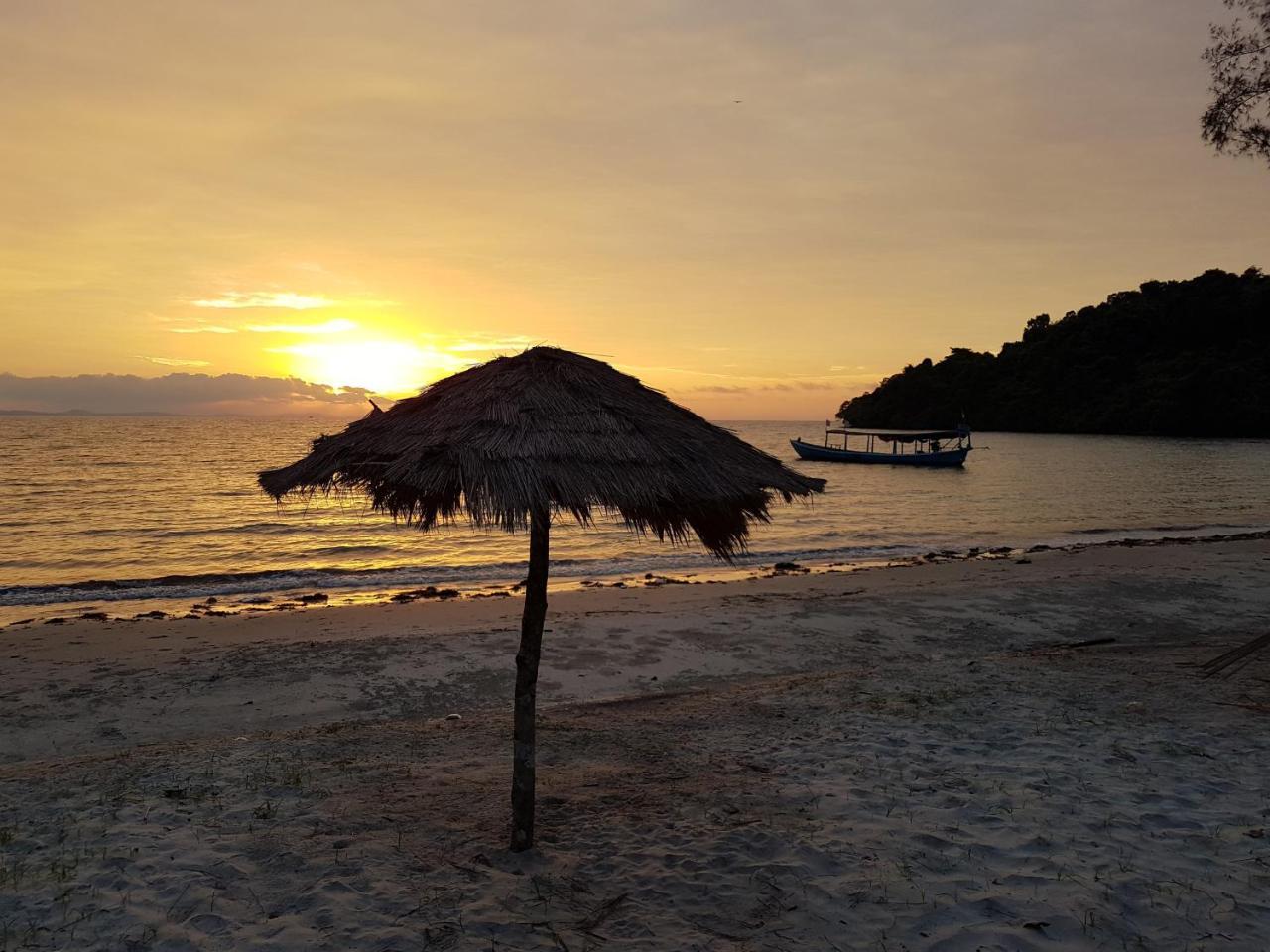 The Last Point Hostel Koh Ta Kiev Exteriör bild