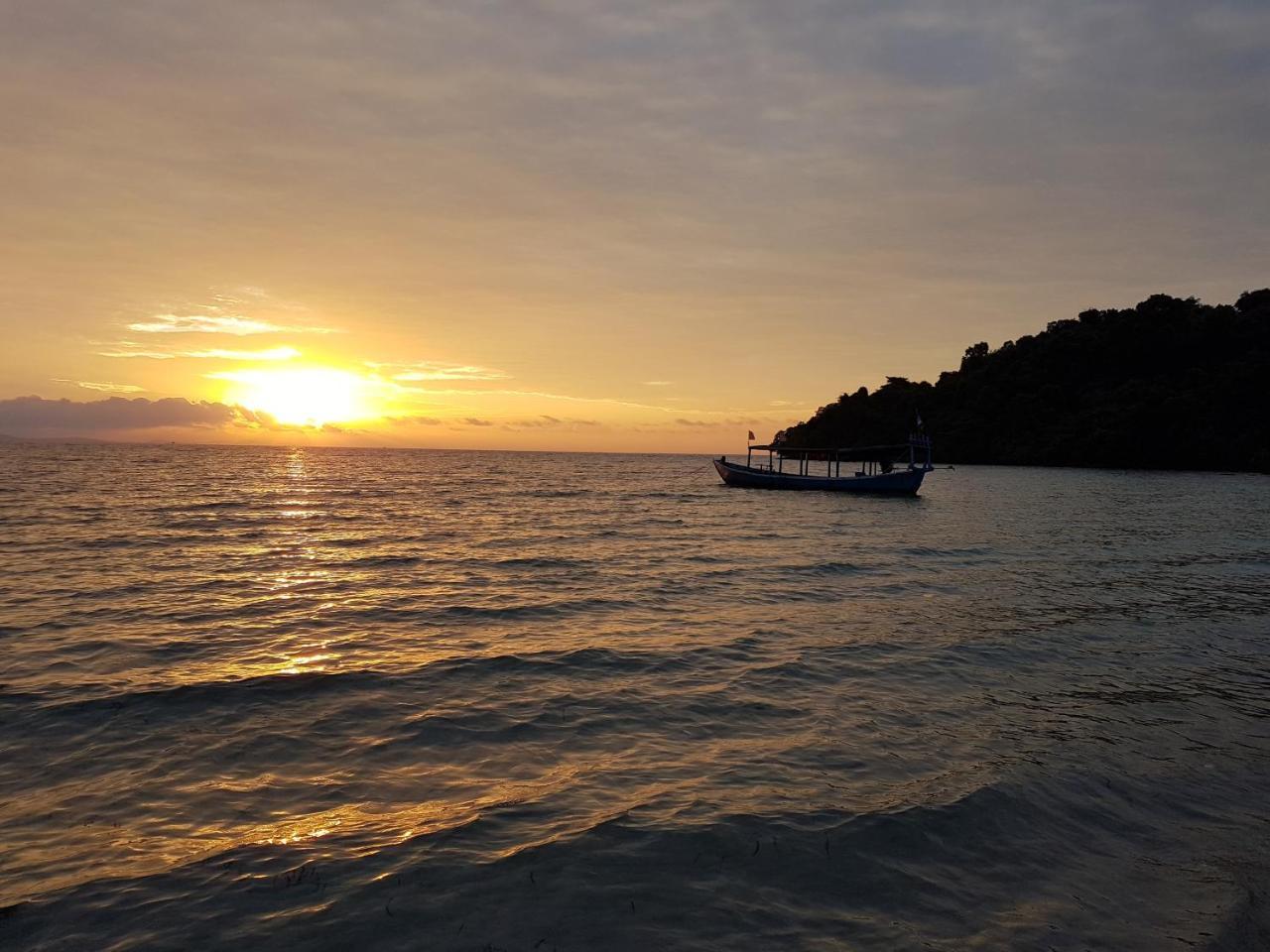 The Last Point Hostel Koh Ta Kiev Exteriör bild
