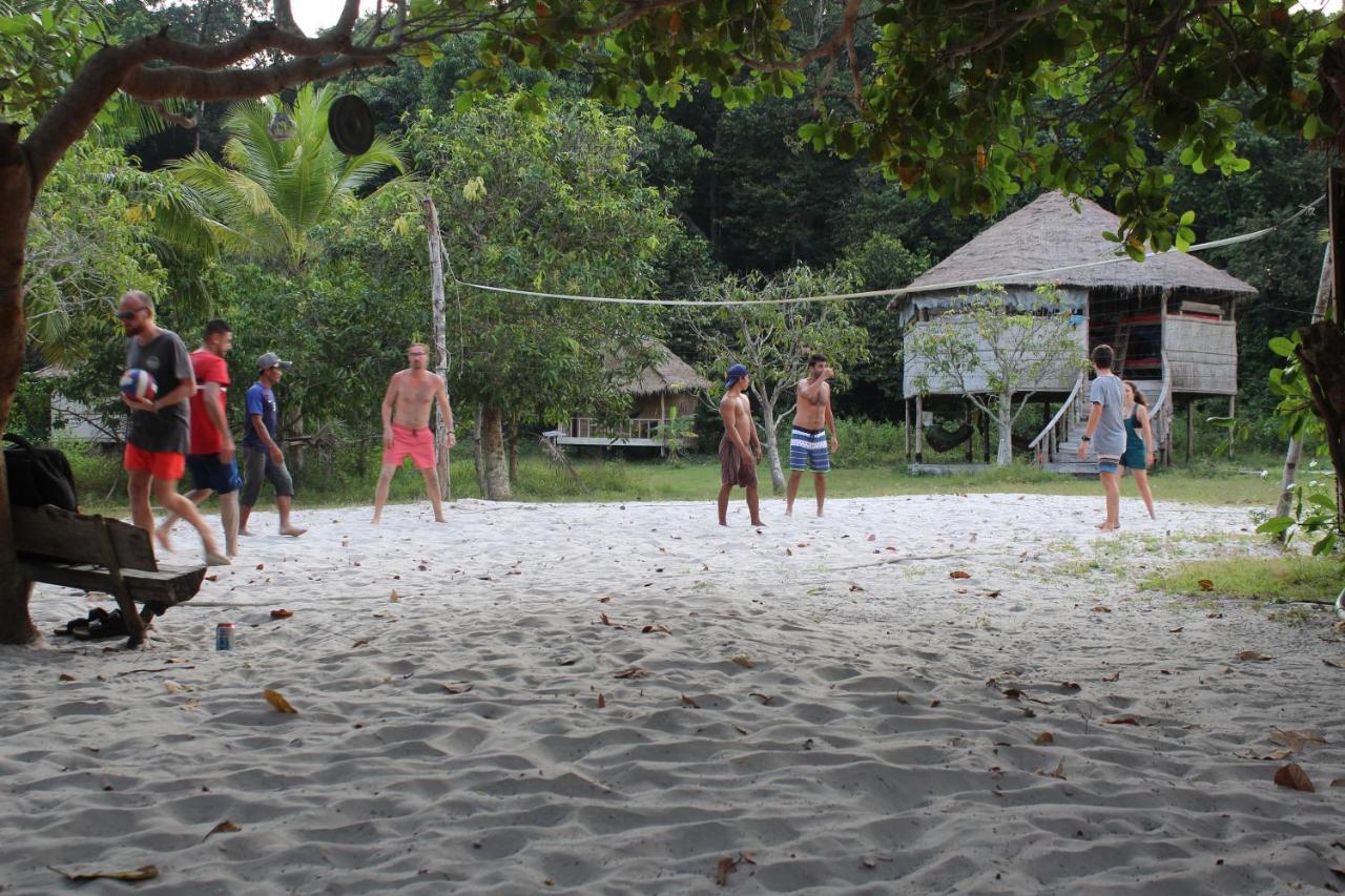 The Last Point Hostel Koh Ta Kiev Exteriör bild